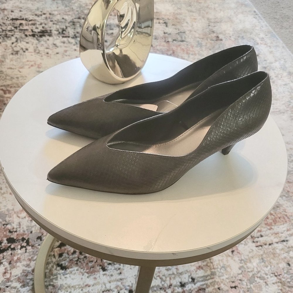 brand new dark gray shoe